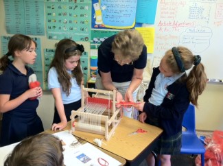 Sandhills Handweavers Guild member introduces students to weaving